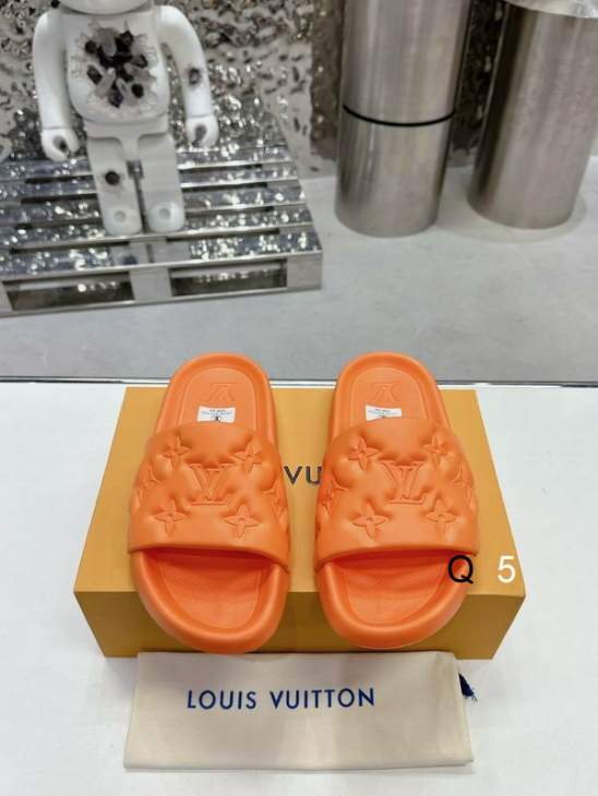 Picture of Louis Vuitton Slippers _SKULVsz38-45Y0173257
